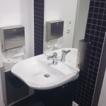 Bild der Armaturen des barrierefreien WCs