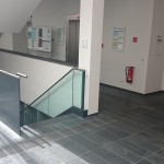 Bild der Treppe und des Fahrstuhlss